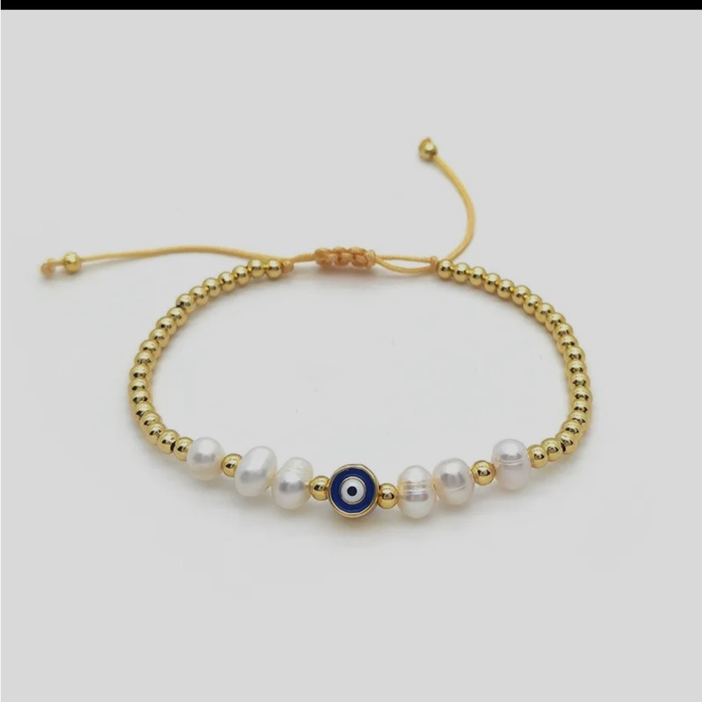 *NEW* Gold and White Pearl Beaded Bracelet
